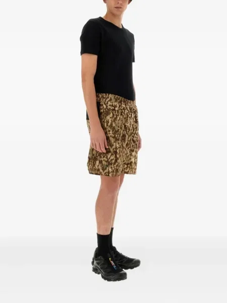 Pantaloni scurți South2 West8 cu imagine cu model camuflaj maro