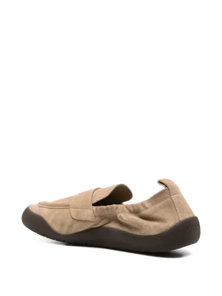 Pantofi loafer Prada din piele de căprioară cu autograf