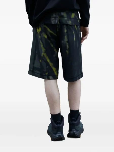 Pantaloni scurți Moos Studio cu imagine cu model camuflaj negru