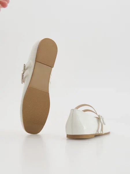 Лаковые балетки Reserved с ремешками белые