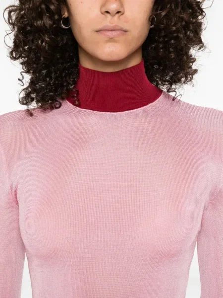 Top Self-portrait roz