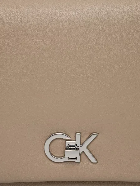 Calvin Klein crossbody torbica iz umetnega usnja bež