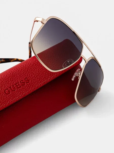 Солнцезащитные очки Guess золотые