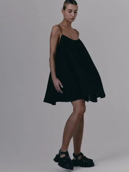 Рокля MUUV. MINIME къса разкроена черно