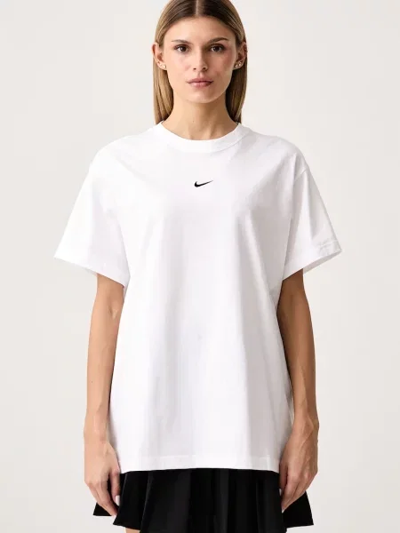 Nike Sportswear уголемена тениска дамска от Classic бяло