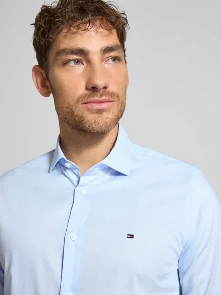 Tommy Hilfiger koszula slim z kołnierzykiem włoskim niebieski