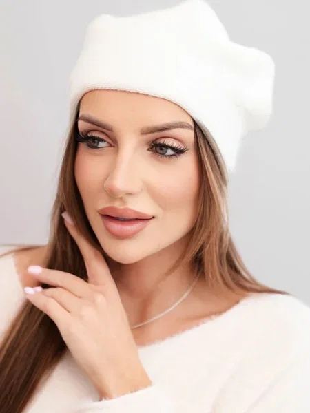 Căciulă Kesi de lână clasică alb