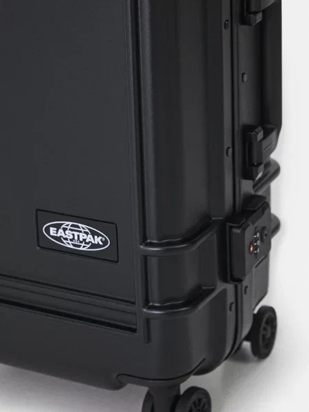 Чемодан Eastpak черный