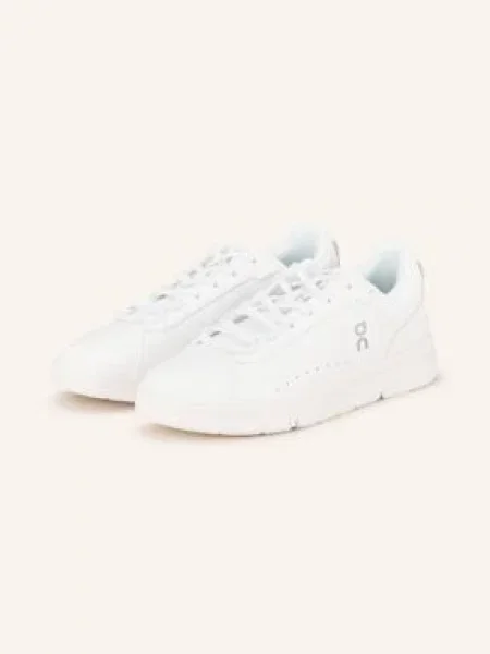 On Sneakersy The Roger Advantage bílá