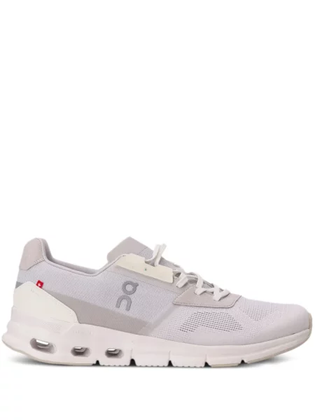 Sneakerși On alb