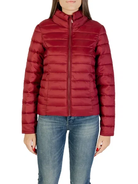 Яке Only червено