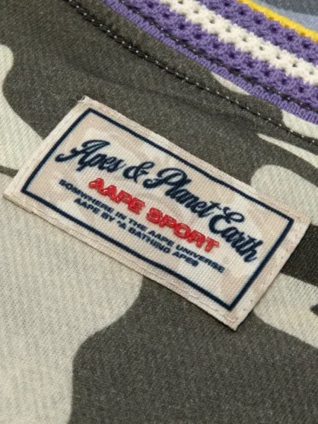 Haftowana koszulka Aape By A Bathing Ape w kamuflażu szara