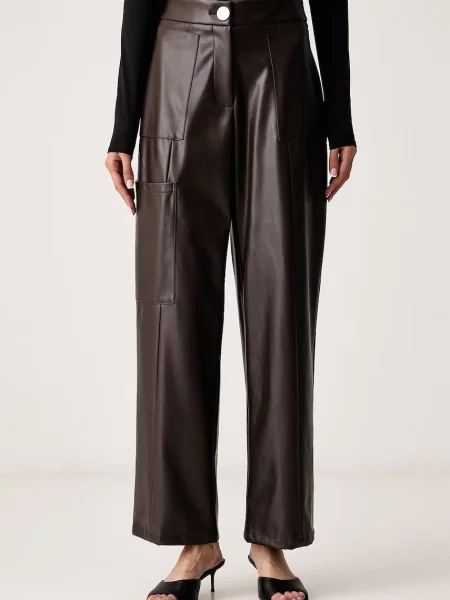 Armani Exchange pantaloni pentru femei din imitație de piele maro