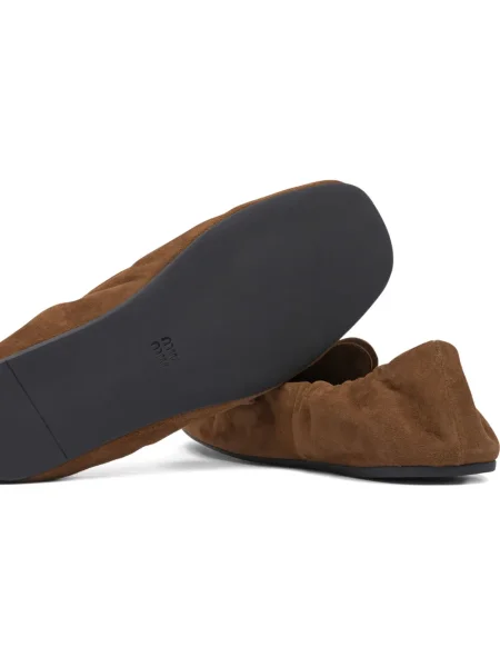 Pantofi loafer Miu Miu din piele de căprioară maro