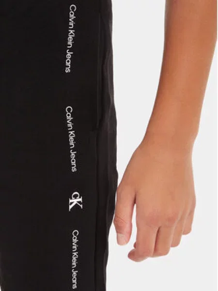 Sportovní kraťasy Calvin Klein Jeans černé