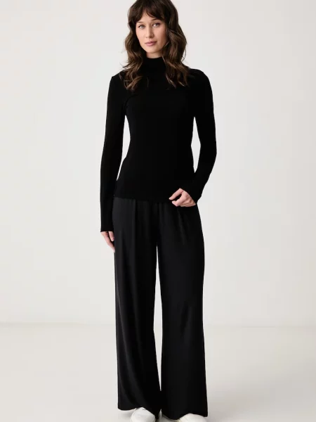 Triumph longsleeve z dodatkiem wełny i moheru Beauty Layers czarna
