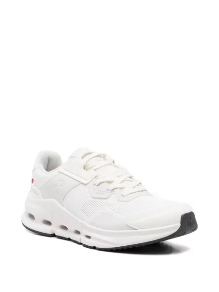 Sneakerși On alb