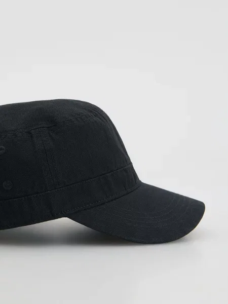Кепка Reserved черная