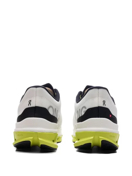 Sneakerși On alb