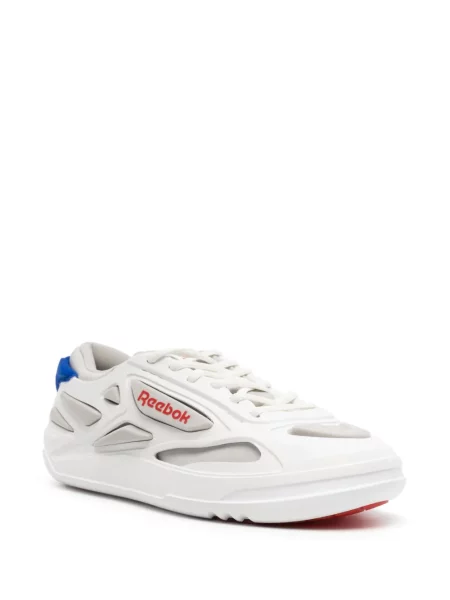 Sportbačiai Reebok izoliuoti balta