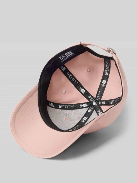 Czapka z daszkiem z wyhaftowanym logo New Era