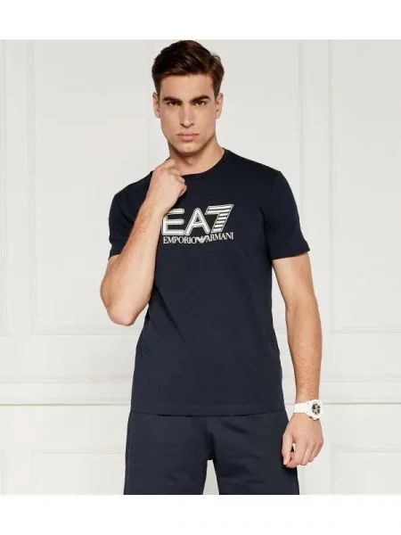 Tricou