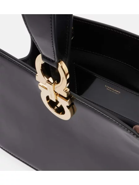 Geantă plic Ferragamo din piele de lac negru