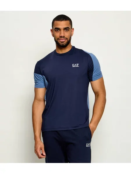 Tricou