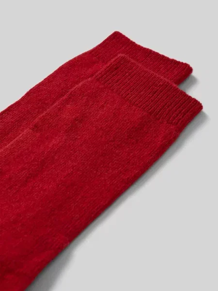 Skarpety z wysokiej jakości mieszanki wełny i kaszmiru model ‘COSY WOOL’ Falke czerwone