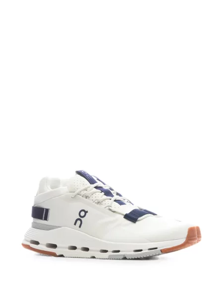 Sneakerși On alb