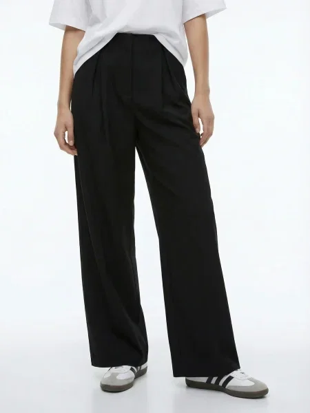 Studioselect Pantaloni cutați Jessa' negru
