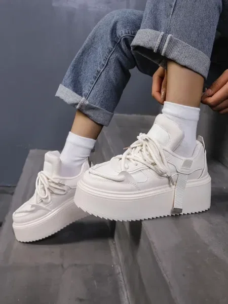 Sneakerși Resti cu platformă alb