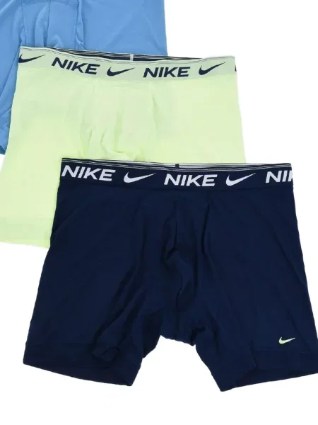 Scurt chiloți Nike cu imagine cu model floral negru