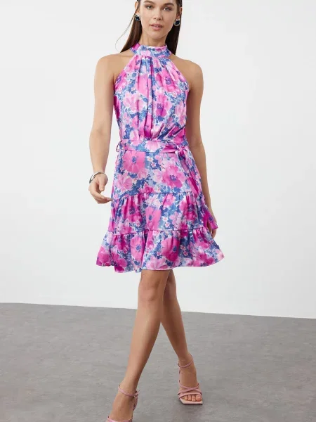 Satynowa sukienka mini Trendyol w kwiatki z nadrukiem