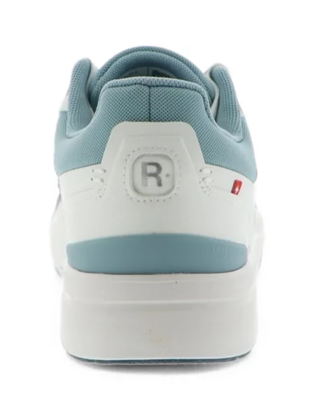 Sneakerși On alb