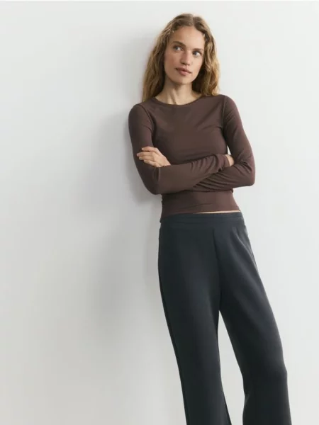 Reserved Longsleeve z modalem brązowy