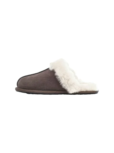 Pantofi Ugg de lână maro