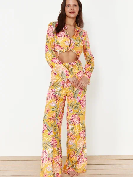 Cămașă Trendyol cu model floral de costum