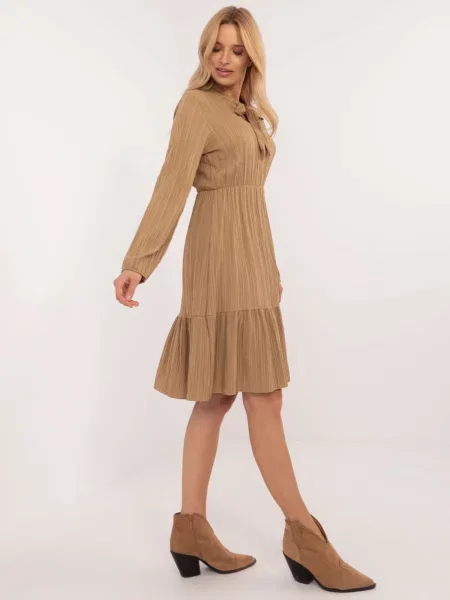 Rochie Fashionhunters cu volane de costum maro