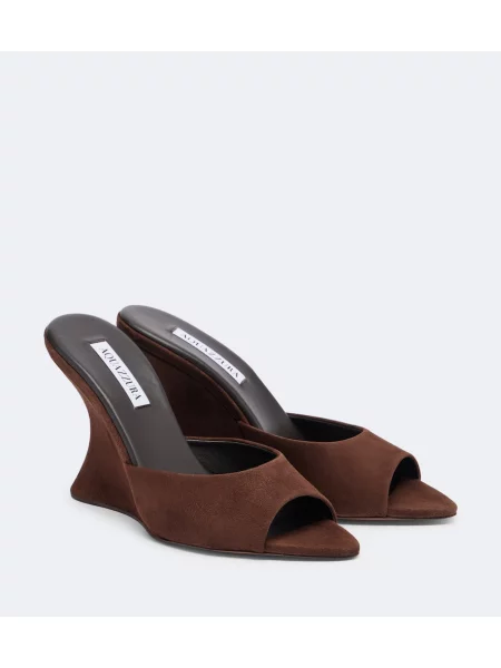 Papuci tip mules Aquazzura din piele de căprioară cu pană maro