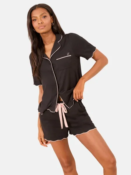 Lipsy Pantaloni scurți Scallop roz negru