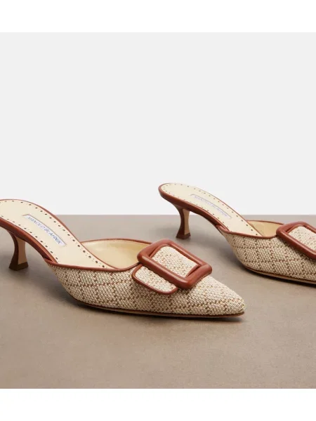 Papuci tip mules Manolo Blahnik din piele bej