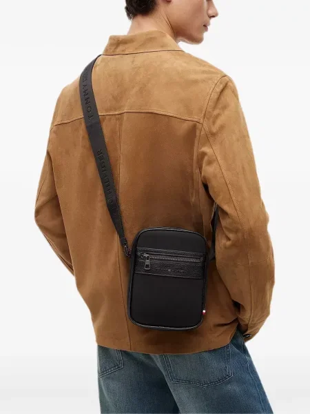 Geantă Tommy Hilfiger cu autograf negru