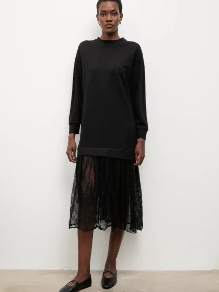 Answear.LAB sukienka midi rozkloszowana czarny