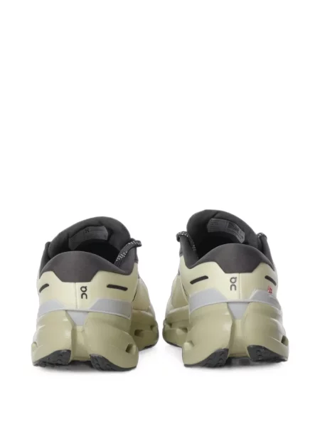 Sneakerși On