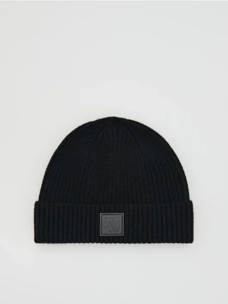 Шапка Reserved черная