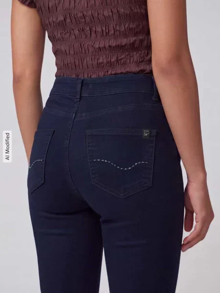 Jeansy o kroju straight fit z mieszanki bawełny model LIV' Toni granatowe