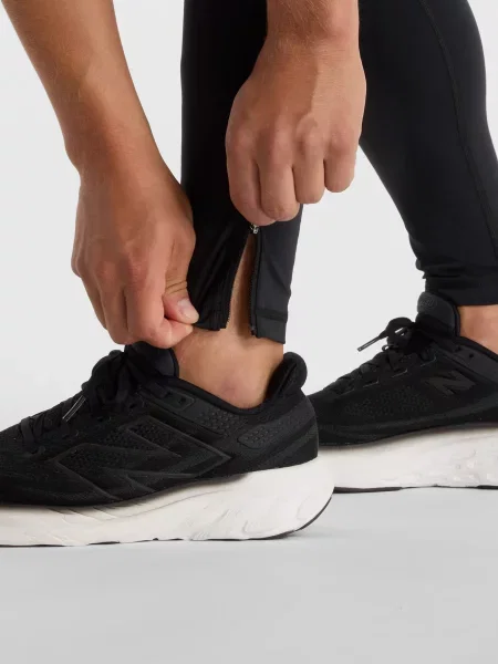 Брюки New Balance черные