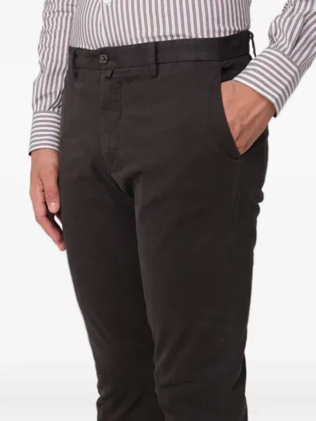 Pantaloni Brooksfield din țesătură twill maro