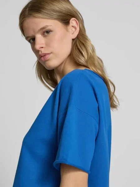 T-shirt z dekoltem w łódkę Juvia